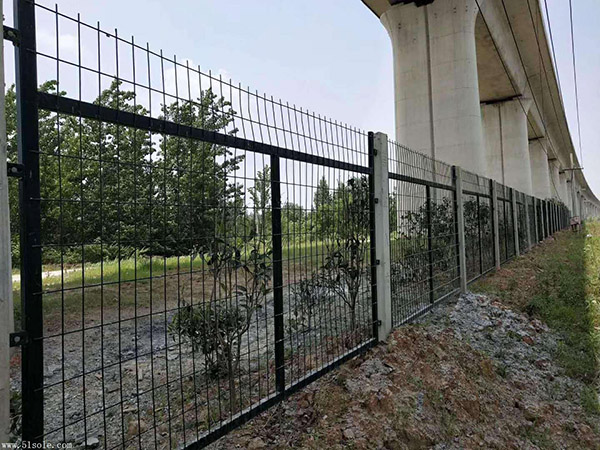 鐵路圍欄施工案例圖片2